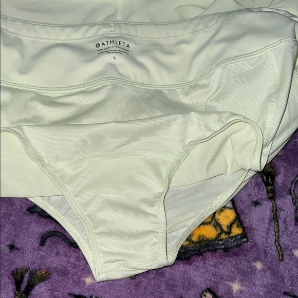 Athleta Women's Light Green Athletic Shorts size Large - Picture 6 of 10